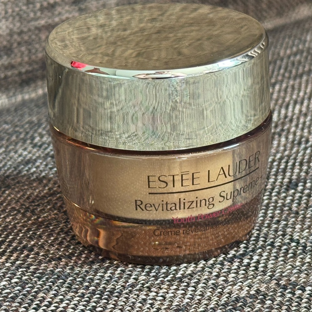 Award winner Estée Lauder Revitalizing Supreme+Moisturizer Rich Youth PowerCreme